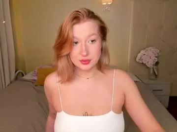 hollyylee – webcam model profile photo