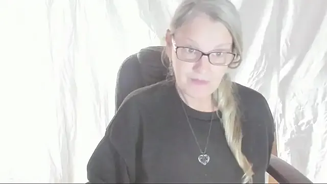 irinamaux – webcam model profile photo