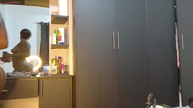 online_bestie – webcam model profile photo